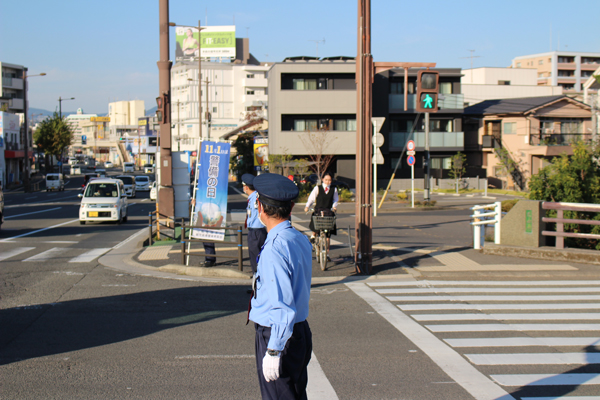 「警備の日」に交通安全運動を実施しました